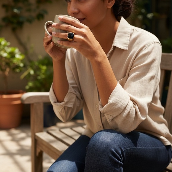 Gold and Black Signet Ring - Picture 3 of 5